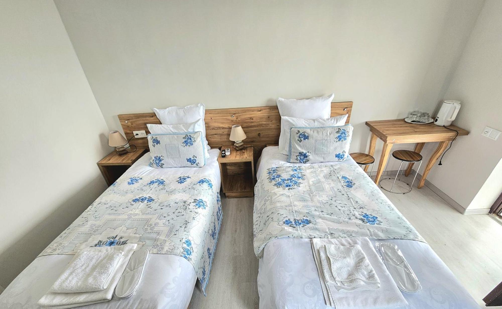 Hilltop Guest House Koetaisi Buitenkant foto