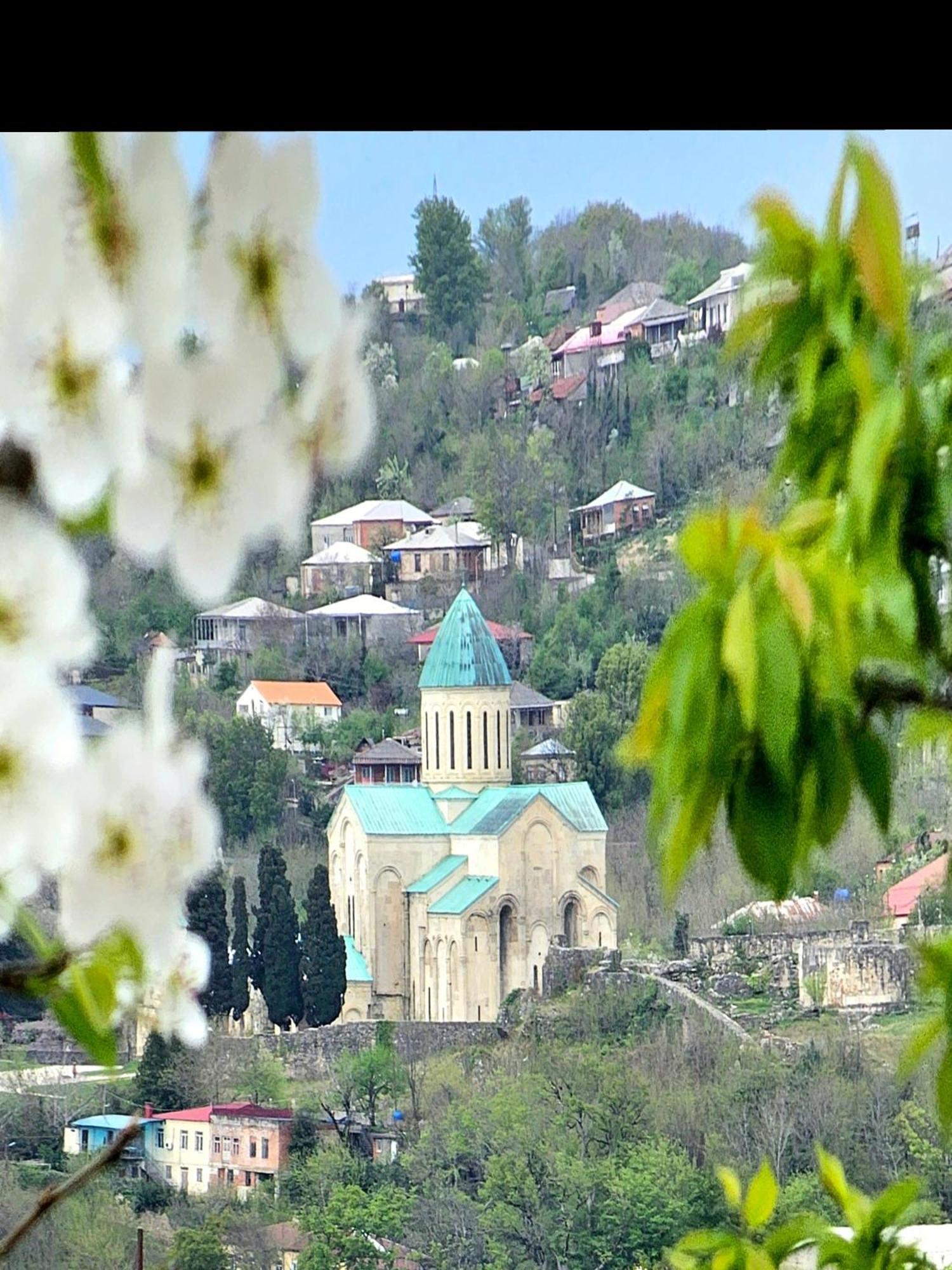 Hilltop Guest House Koetaisi Buitenkant foto