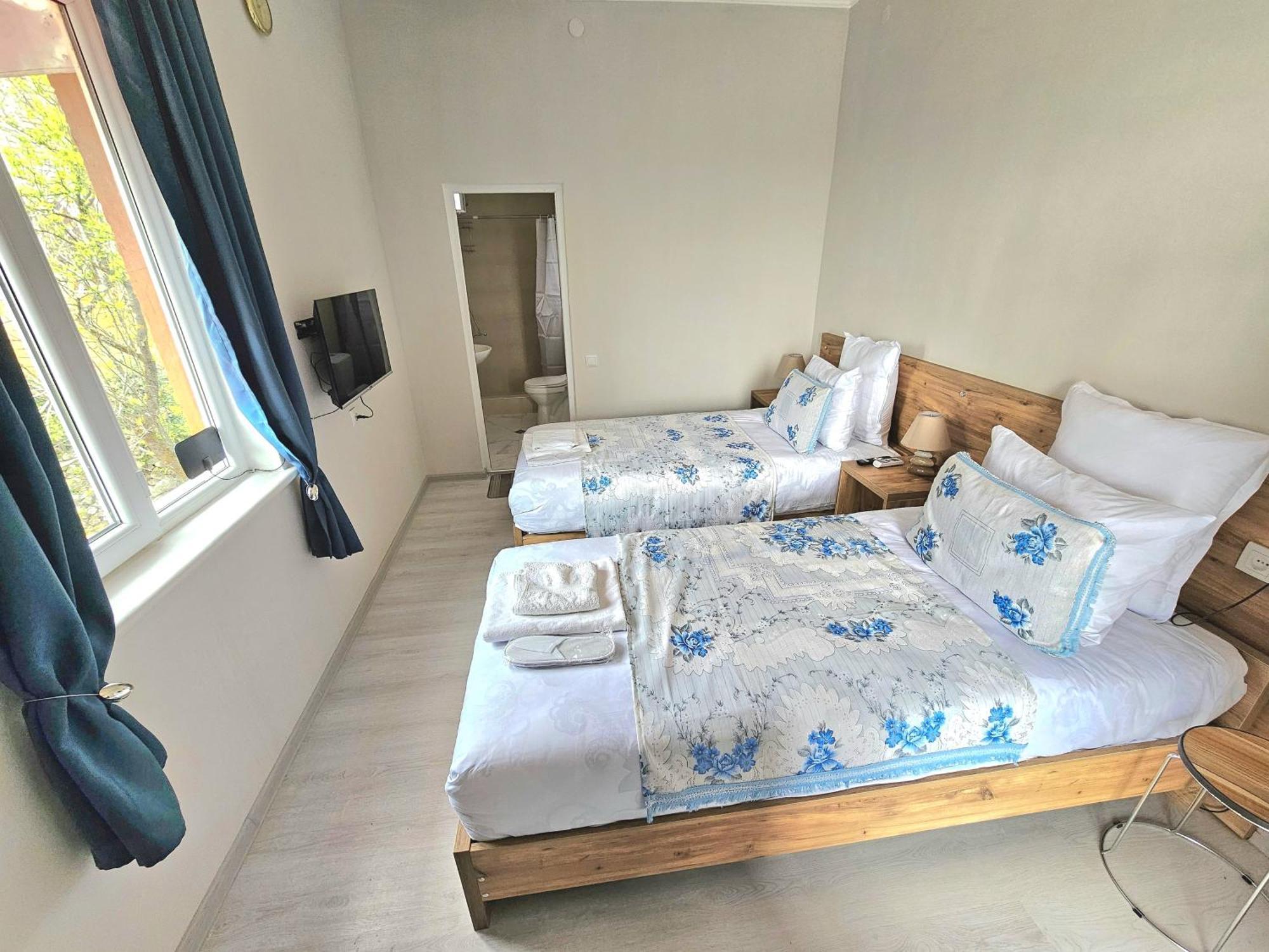 Hilltop Guest House Koetaisi Buitenkant foto