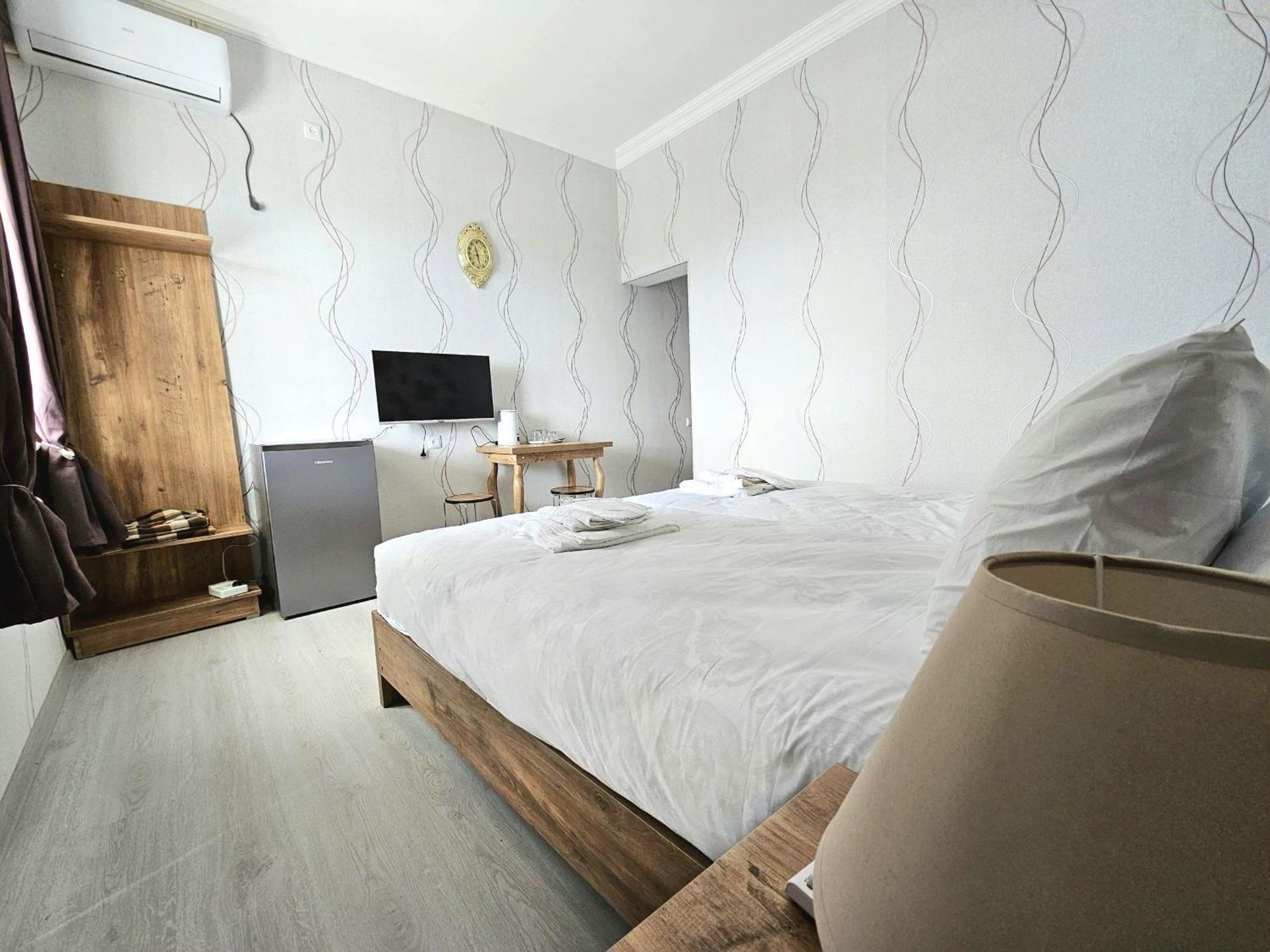 Hilltop Guest House Koetaisi Buitenkant foto