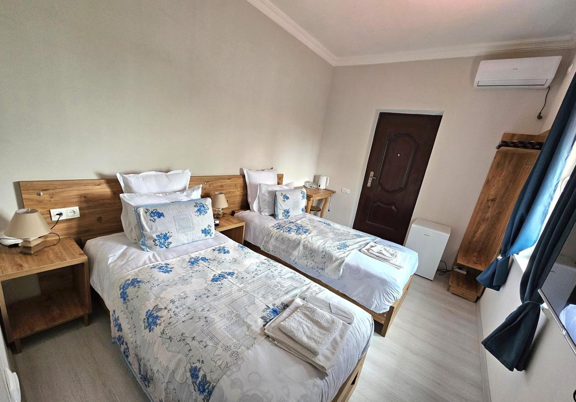 Hilltop Guest House Koetaisi Buitenkant foto